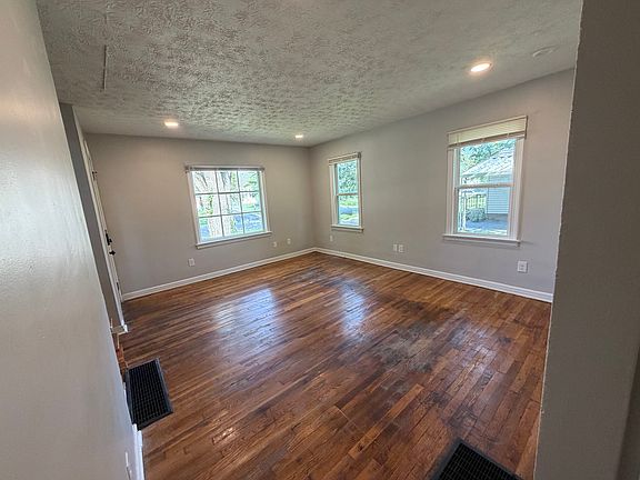 5th image of 2197 Delavan Dr