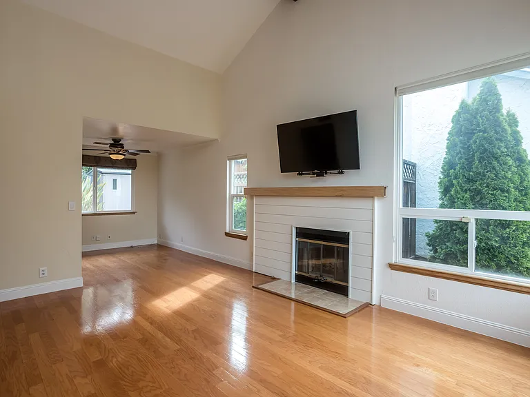 2256 Emerald Hills Cir — Photo 3