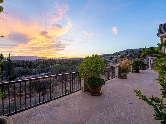 5th image of 1143 Castle Oaks Drive
