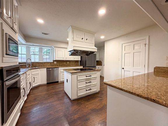 2nd image of 6902 Fawncliff Dr