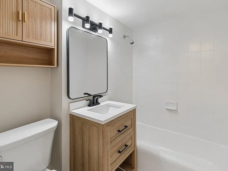 604 S Washington Sq #36-913 — Photo 7