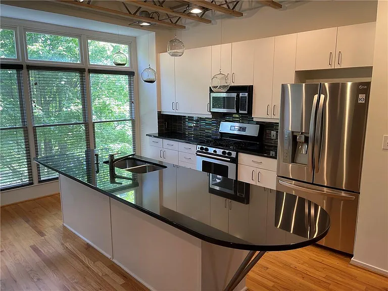 1325 Peachtree Vw NE — Photo 3