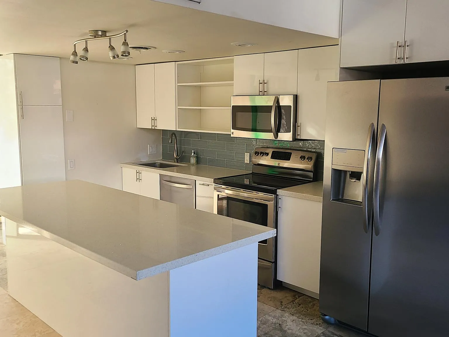 2 bed, 1024 sqft, $2,200 — Photo 4