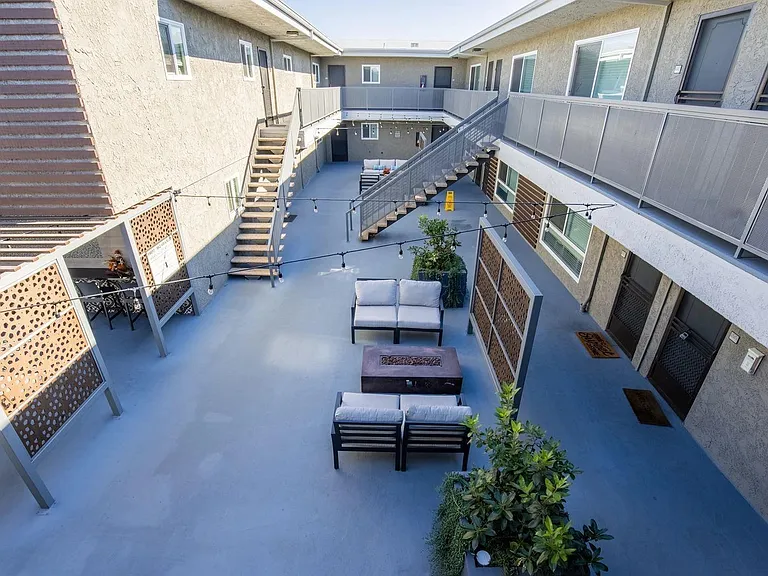 Mosaic at Western Apartments Homes — Photo 28