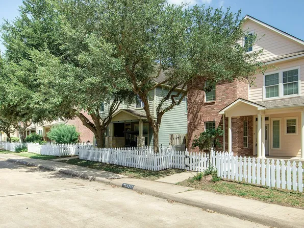 14310 Summer Garden Dr, Houston, TX 77083