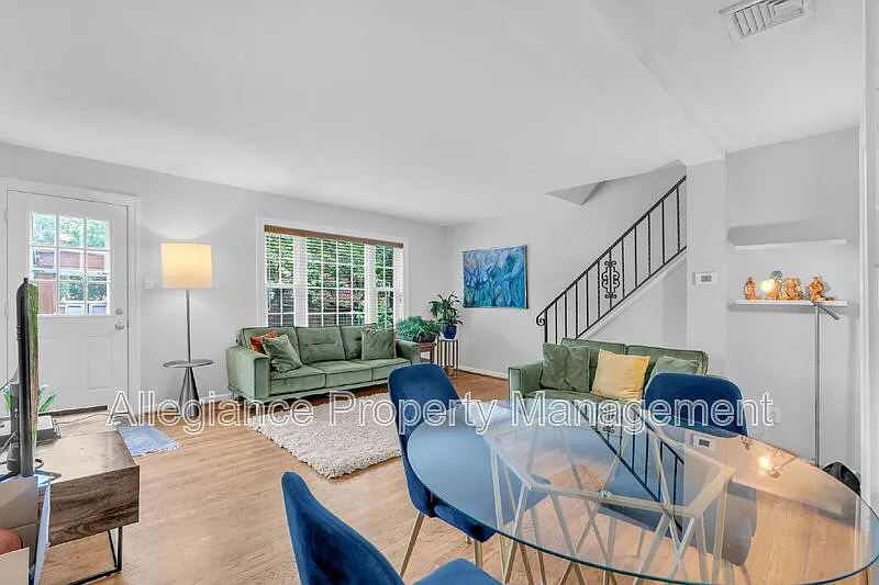 3 bed, 2.0 bath, 1102 sqft, $3,700 — Photo 3