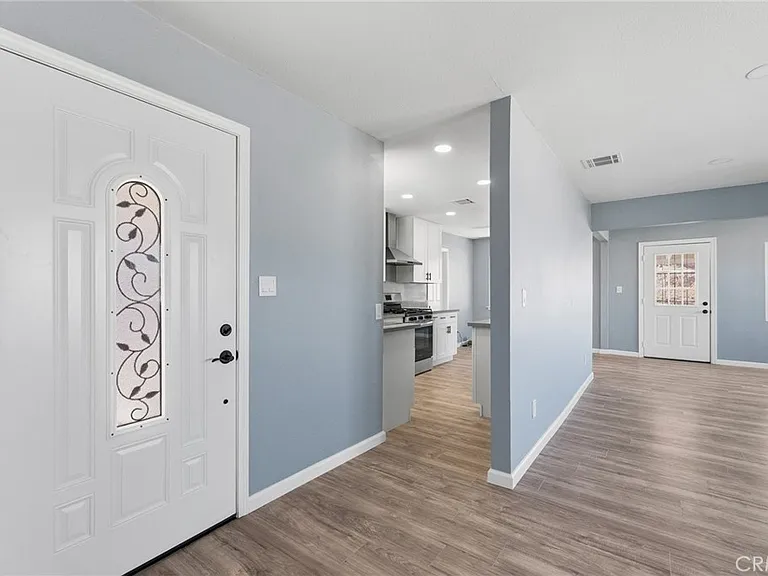 937 E Elizabeth St — Photo 5