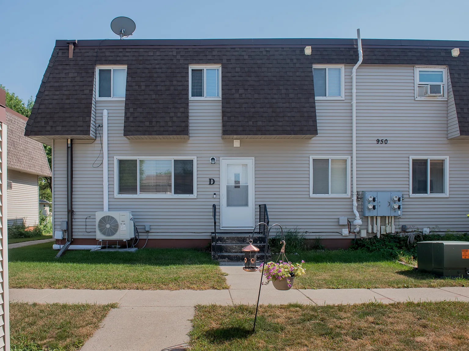 3 bed, 1.5 bath, 1632 sqft, $1,550 — Photo 2