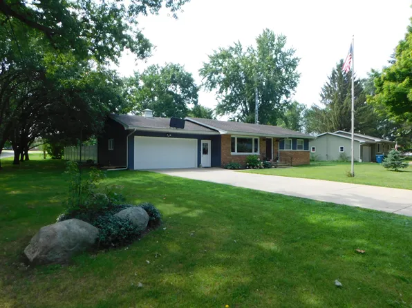 555 Shady Ln, Decatur, MI 49045