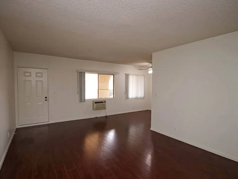 3010 Montrose Ave #28 — Photo 10