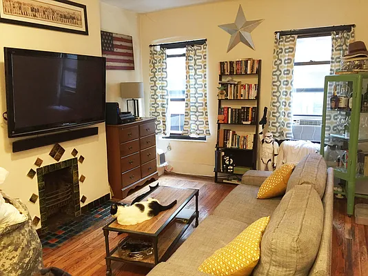 Rented by Salon Realty Corp | media 8