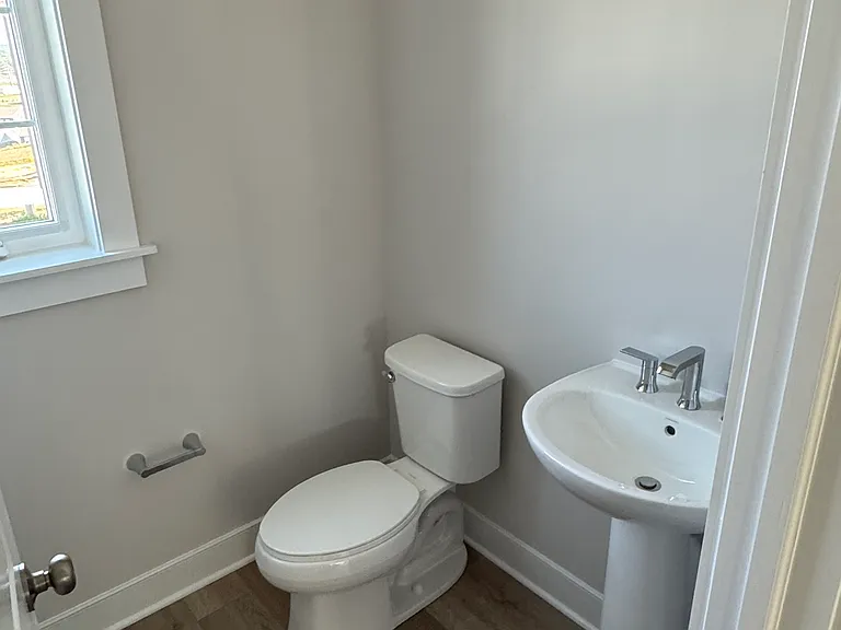 1123 James St — Photo 7