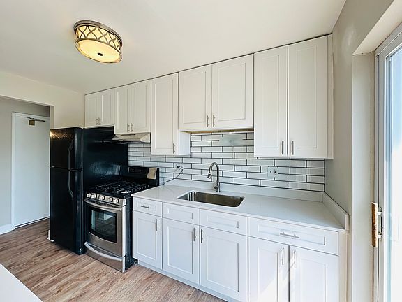3rd image of 406 Inland Dr #3A
