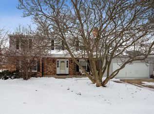 155 Hilltop Ln, Dundee, IL 60118