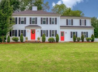 103 Carriage Hill Dr, Raynham, MA 02767