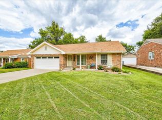 127 Villa Dr, Henderson, KY 42420