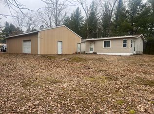 101 Vagabond Dr, Houghton Lake, MI 48629