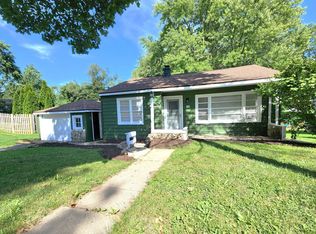 18 Hawthorne Rd, Lake In The Hills, IL 60156