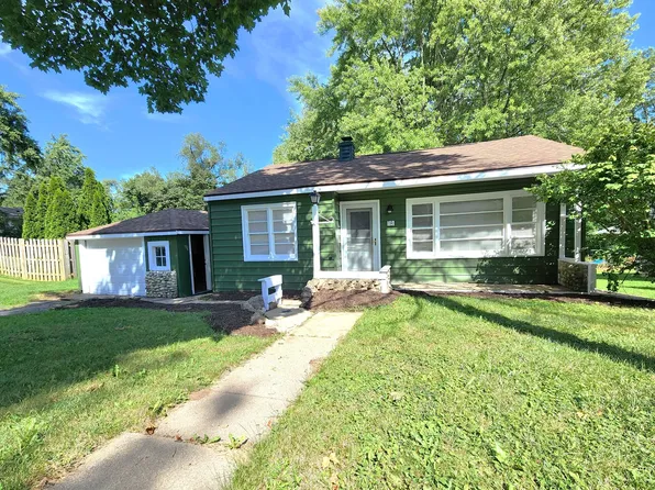 18 Hawthorne Rd, Lake In The Hills, IL 60156