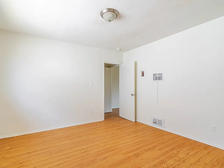 4514 Franklin Ave #5 — Photo 10