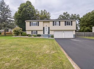 8025 Pickett Ln, Cicero, NY 13039