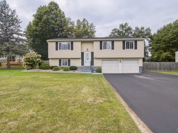8025 Pickett Ln, Cicero, NY 13039