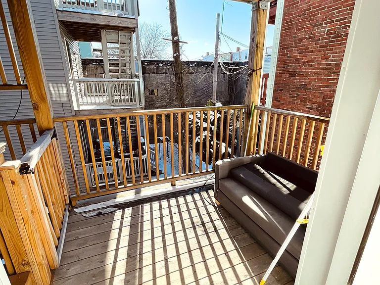 Brooks St — Photo 6