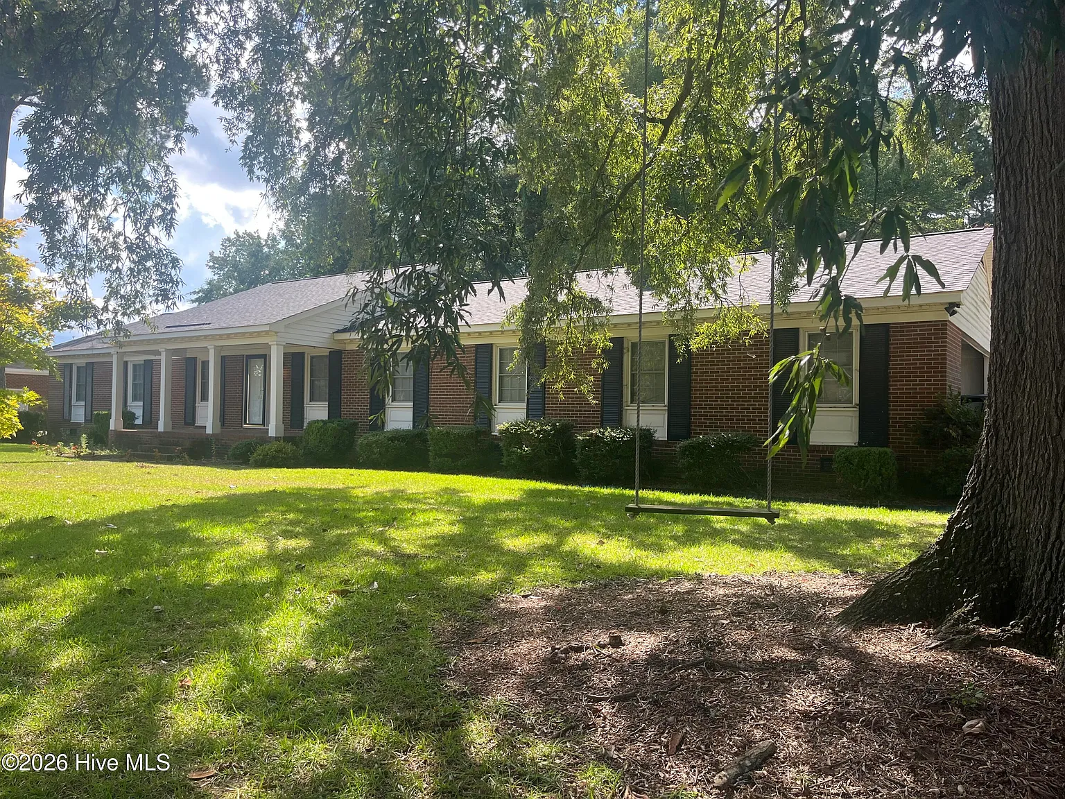 4 bed, 2.5 bath, 2146 sqft, $2,500 — Photo 2