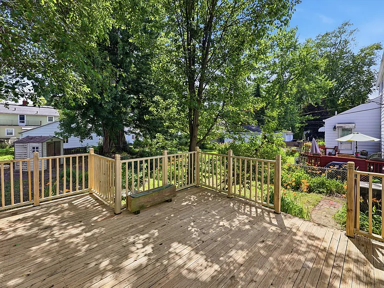 2433 Georgetown Ave — Photo 21