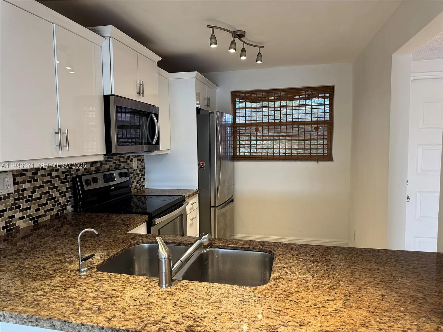 Condo 2 Of Sabal Palm Con — Photo 2