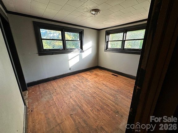 5th image of 280 McDuffie Ct