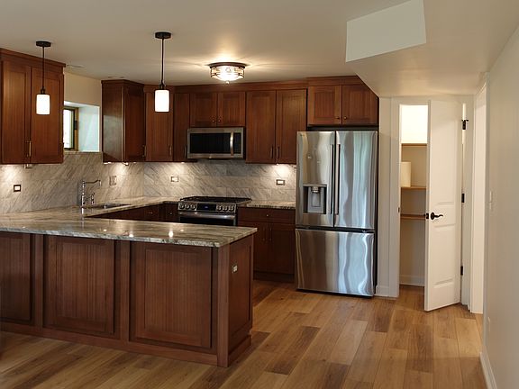 3rd image of 3635 S Ellis Ave #2