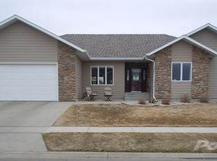 1306 Stewart Dr, Aberdeen, SD 57401