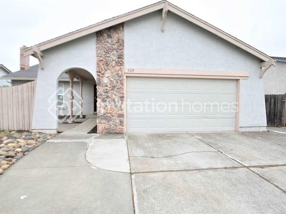 1st image of 569 E Wigeon Way
