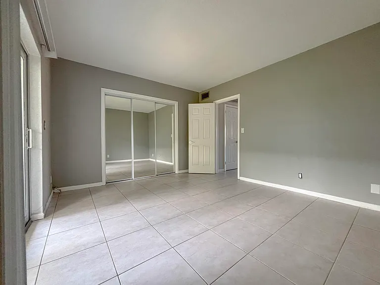 2141 NE 41st St #3 — Photo 10