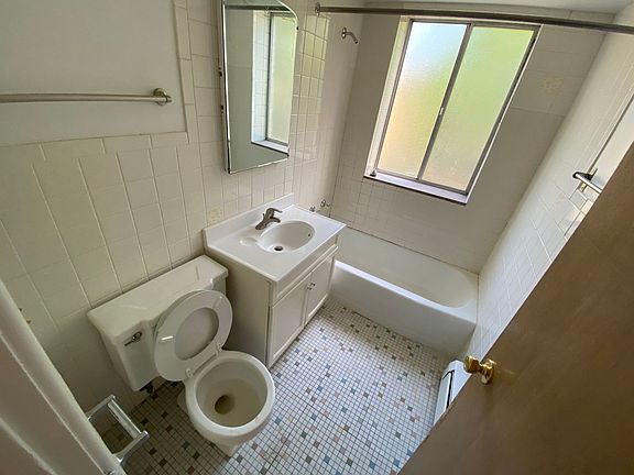 4th image of 918 Washington St APT 4A