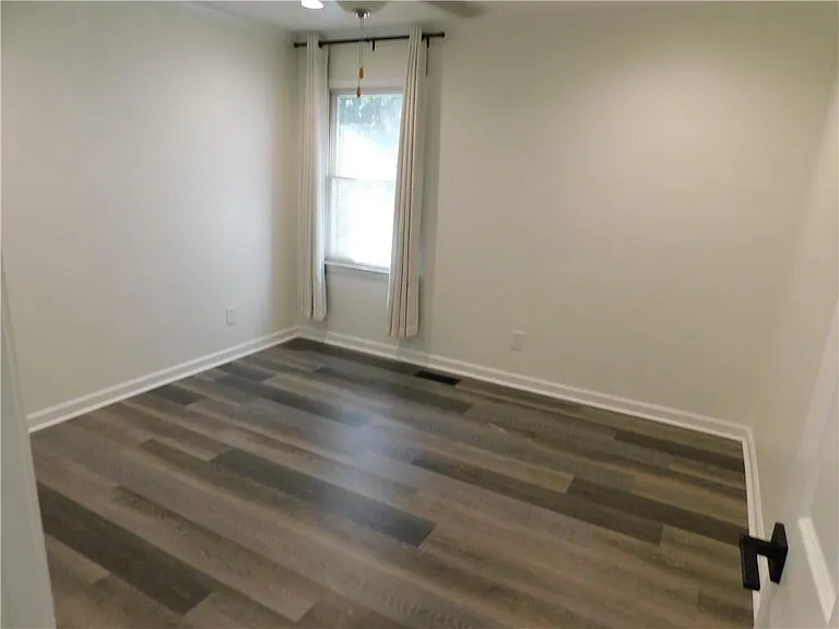 2460 Hinton Rd — Photo 12