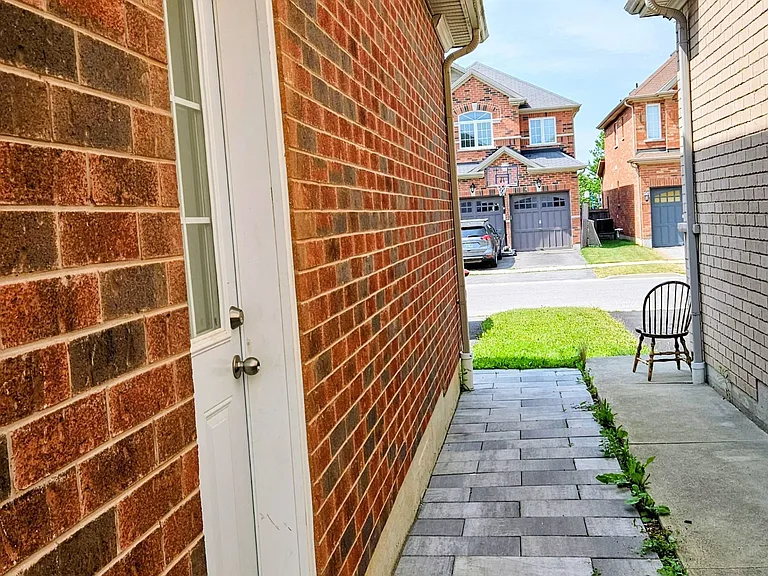 31 Swansea St #BASEMENT — Photo 2
