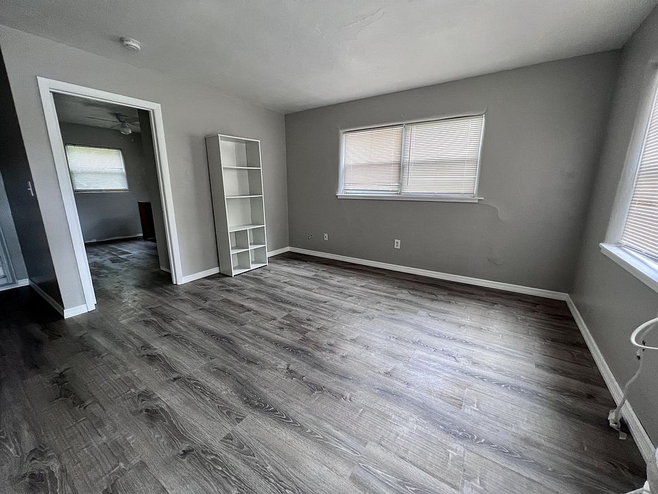 1st image of 121 Robert St