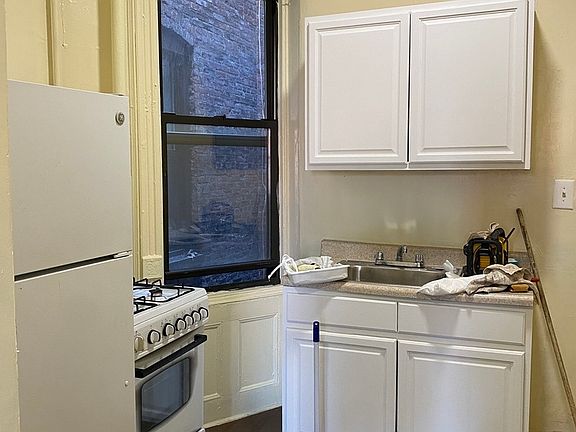 5th image of 430 Halsey St #8