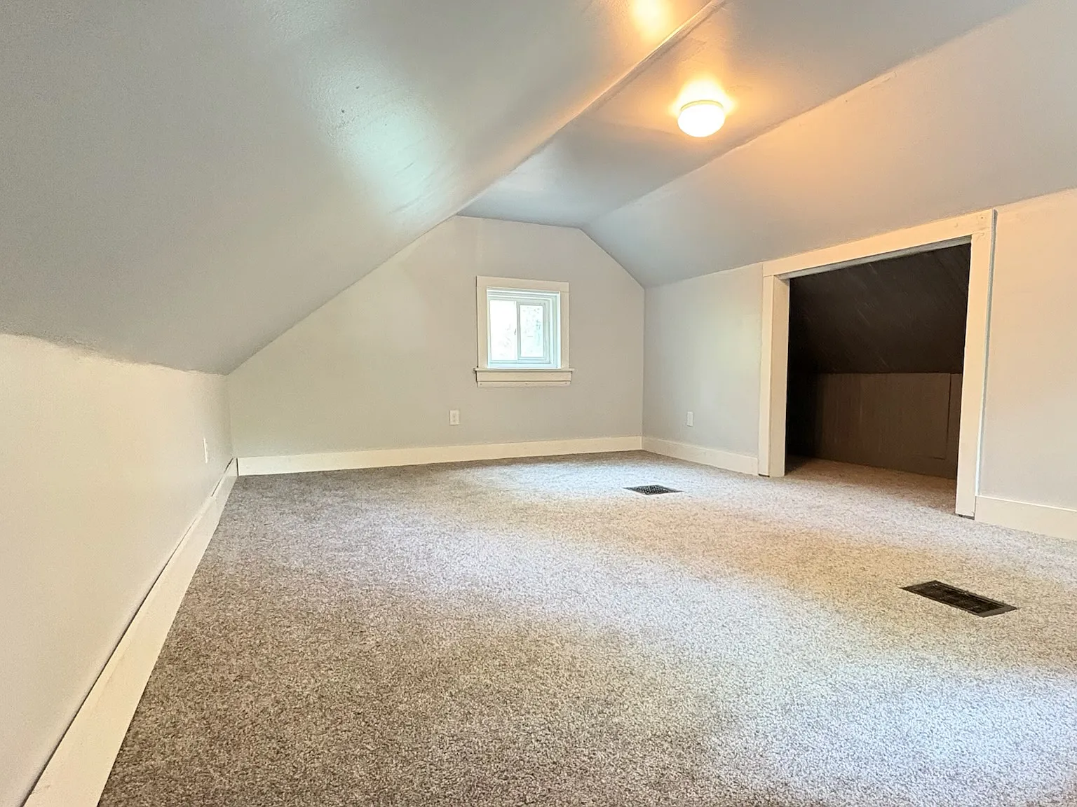 2 Zeller Pl — Photo 4