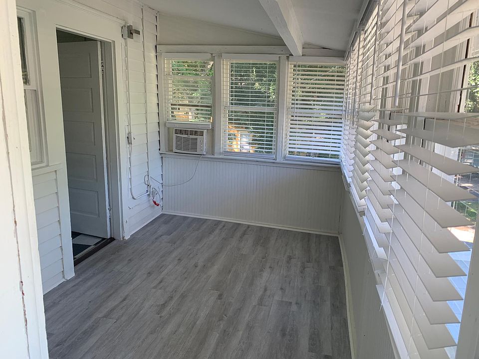 Bonus room towards kitchen