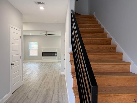 2nd image of 238 Wood Oak Cir