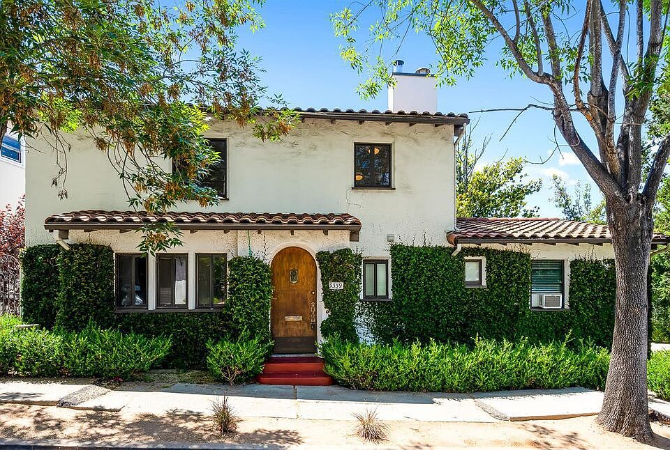 1st image of 3359 Primera Ave