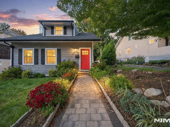 102 Large Avenue, Hillsdale, NJ 07642