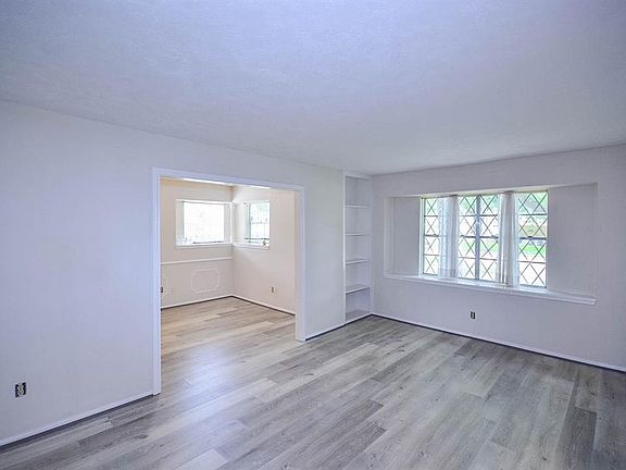 5th image of 13923 Lynnwood Ln