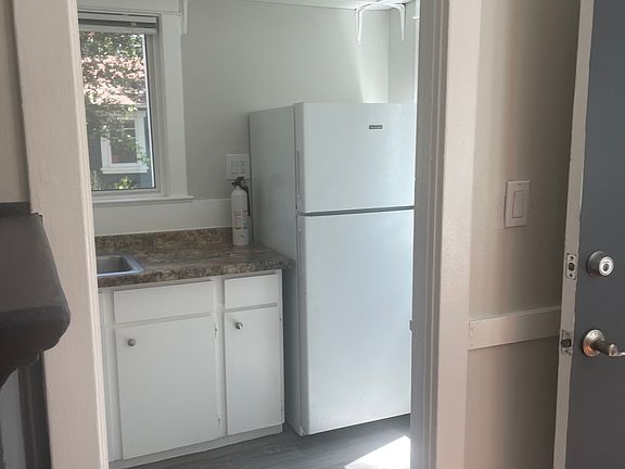4th image of 309 W Matilija St APT B