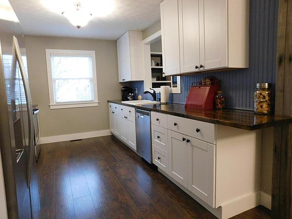 3rd image of 148 Granite Ct