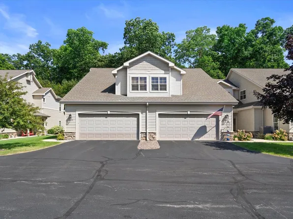 572 Cedar Bluffs Way, Slinger, WI 53086