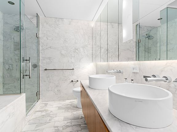 5th image of 18 W 48th St APT 15E